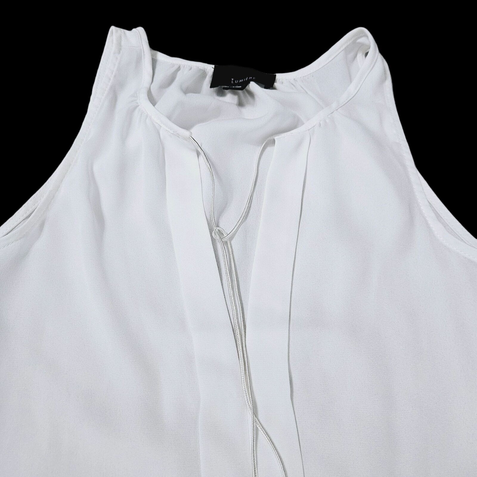 Lumiere Womens Blouse White Size Medium 100% Polyester Pullover Sleeveless Deep